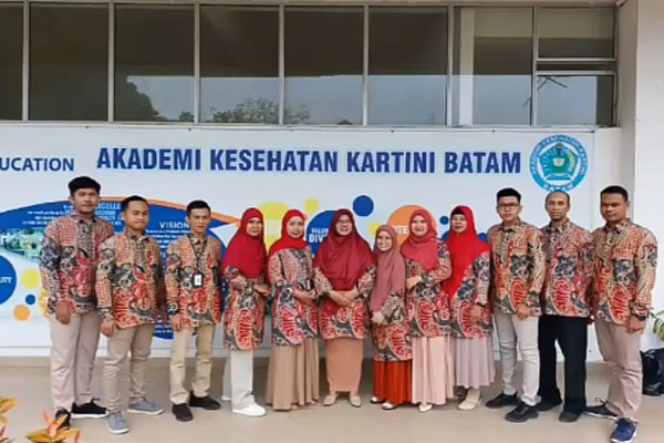 AKADEMI KESEHATAN KARTINI (1) AKADEMI KESEHATAN KARTINI (1)
