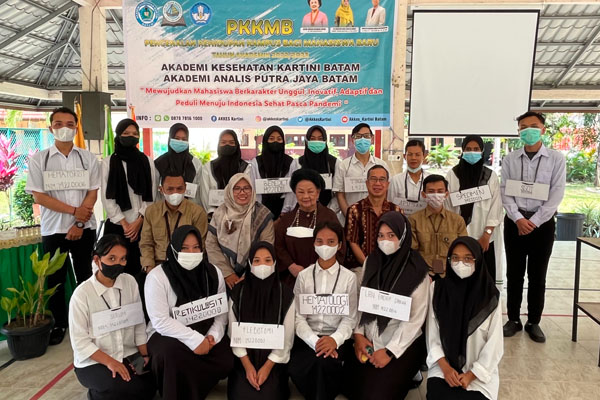 AKADEMI KESEHATAN KARTINI (2) AKADEMI KESEHATAN KARTINI (2)