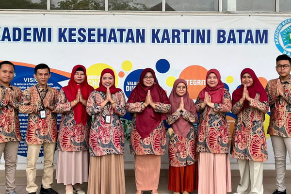 AKADEMI KESEHATAN KARTINI (3) AKADEMI KESEHATAN KARTINI (3)